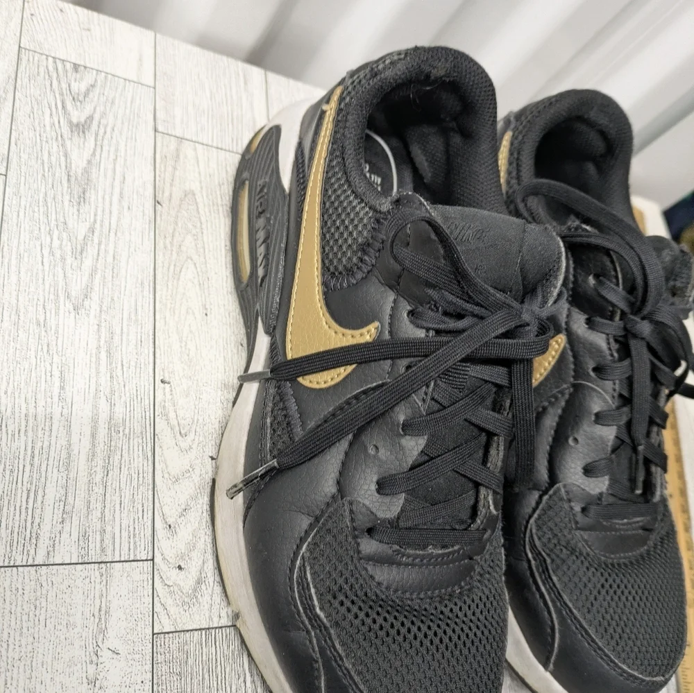 Nike Air Max Black and Gold Sneakers Size 8